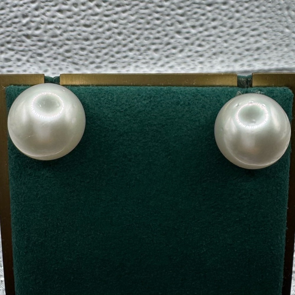14-15 mm South Sea Pearl Stud Earrings in 14k yellow gold